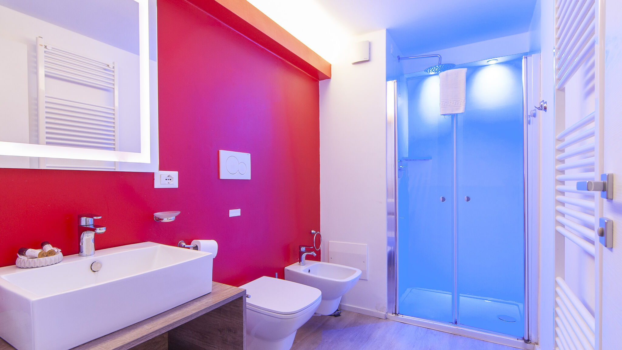 Italianway Verona Kedimore - Red Apartment