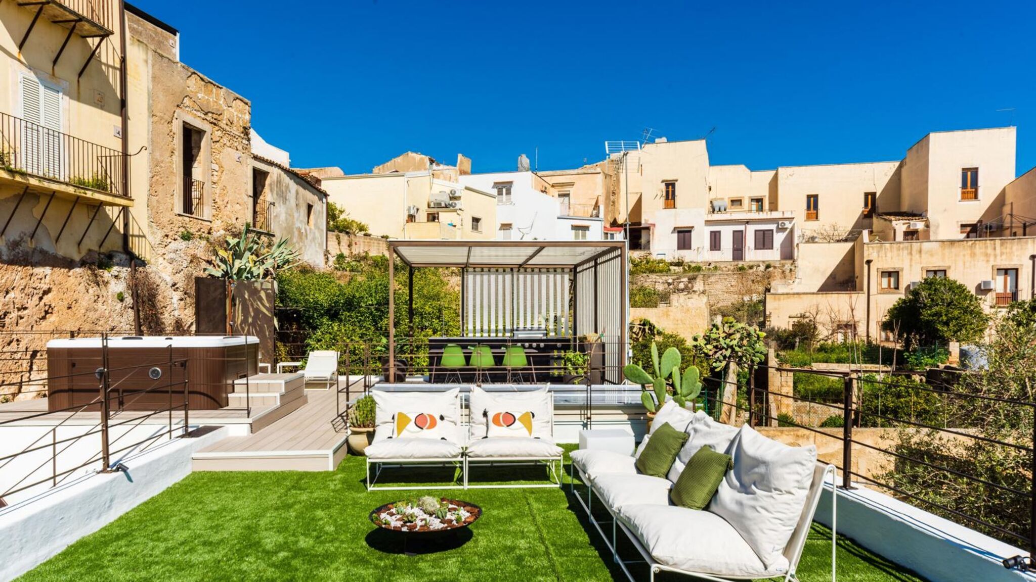 Italianway Noto MiCasa Jacuzzi & Rooftop SicilyMyHome
