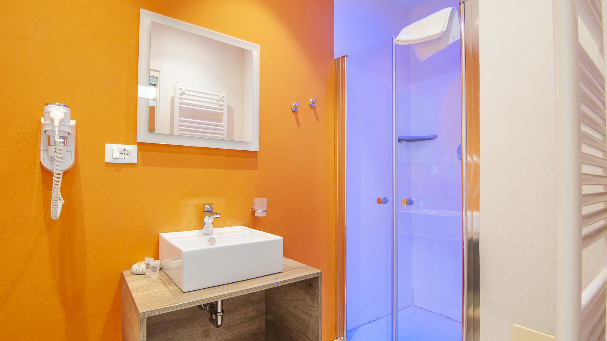 Italianway Verona Kedimore - Orange Room