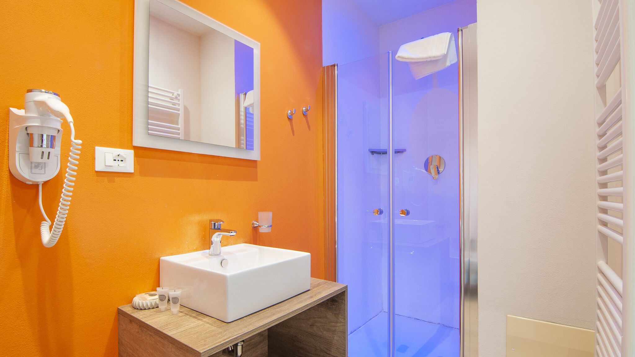 Italianway Verona Kedimore - Orange Room