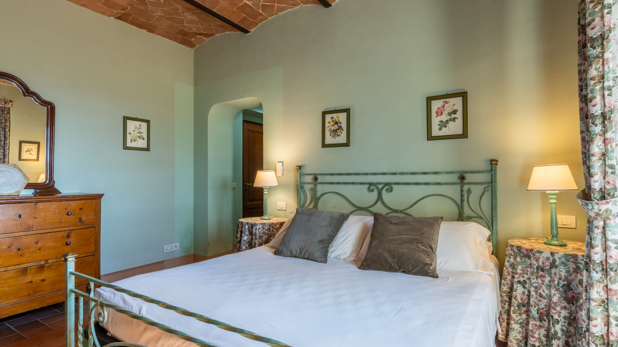 Italianway Castellina in Chianti Retreat in Chianti: Bacco-Spa & Vineyard 