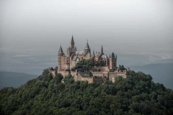 castillo en una colina