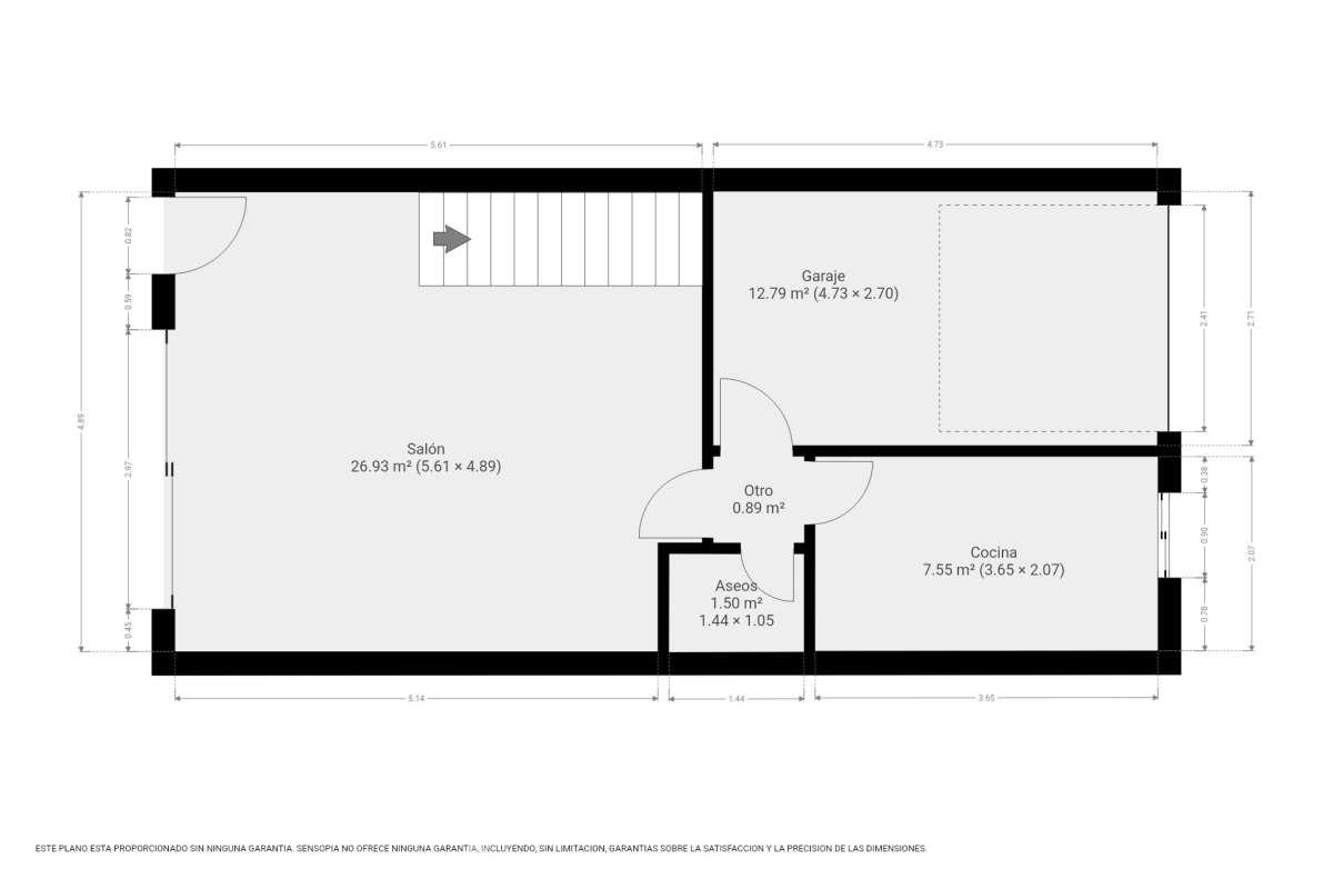 Housfy vende esta preciosa y amplia casa situada en una de las zonas residenciales más valoradas de Cubelles. Una vivienda pensada para disfrutar de la tranquilidad y del auténtico estilo de vida mediterráneo, con acceso directo a la playa, agradables vistas al mar y a menos de un minuto del paseo marítimo de Cubelles. La propiedad cuenta con 159 m² útiles, según datos de la Dirección General del Catastro, y fue construida en 2007. Se distribuye en tres plantas y destaca por sus espacios amplios, su luminosidad y sus excelentes zonas exteriores. Al acceder a la vivienda encontramos un agradable jardín privado con un encantador porche y zona de barbacoa, un espacio perfecto para desayunar al aire libre, organizar reuniones con familiares y amigos o disfrutar de las agradables noches de verano. La planta principal dispone de un amplio y luminoso salón-comedor, cocina equipada, un baño de cortesía y acceso directo al garaje. En la planta intermedia se encuentra la zona de descanso, formada por tres dormitorios, entre ellos una elegante suite con baño privado, además de otro baño completo. La última planta ofrece un espacio versátil y acogedor, con un salón, un baño y una amplia terraza con vistas al mar. Un rincón perfecto para relajarse, desconectar y disfrutar del entorno. La vivienda cuenta con aire acondicionado, calefacción y una plaza de garaje. Una vivienda luminosa y funcional, ideal para quienes buscan espacio, zonas exteriores y el privilegio de vivir junto al mar. ¡Solicita tu visita y ven a descubrirla! Zona y entorno Respecto a la ubicación, se sitúa en Cubelles, municipio de Barcelona. Esta propiedad se encuentra cerca de transporte público, colegios, supermercados y farmacias. Aviso legal El precio de venta no incluye gastos de la compraventa como notaría, registro, impuestos, ni tampoco honorarios agencia. Esta publicación no es vinculante. Consulta siempre la nota simple con Housfy antes de formalizar la compraventa. Sobre nosotros Housfy es la plataforma integral de servicios inmobiliarios. Nuestra combinación de expertos y tecnología pone al alcance de todo el mundo servicios cómodos, claros y seguros. AICAT número: 7922. Nos encargamos de la gestión y asesoramiento de la compra. ¡Olvídate de todo! Hacemos los trámites por ti. Y, si además necesitas financiación, ponemos a tu disposición un bróker hipotecario para ayudarte a conseguir las mejores condiciones para tu perfil económico. ¿Quieres visitarla? Contacta con Housfy y agenda tu visita sin compromiso. Más información en: housfy.com-20