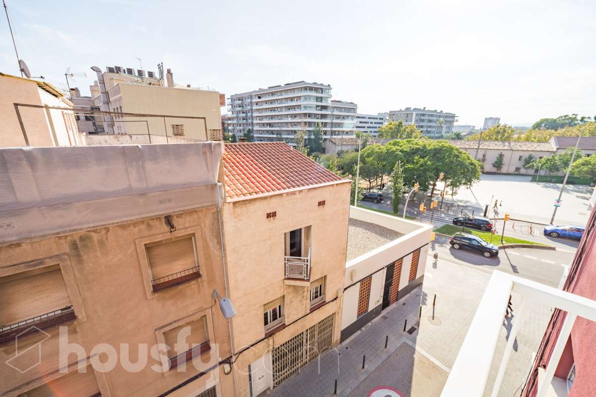 Housfy vende 🏡 luminoso piso ubicado en L'Hospitalet de Llobregat-23