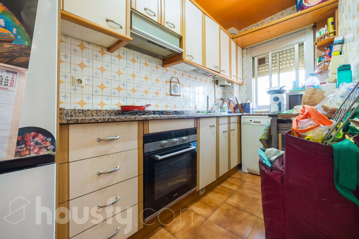 Housfy vende 🏡 luminoso piso ubicado en L'Hospitalet de Llobregat-11
