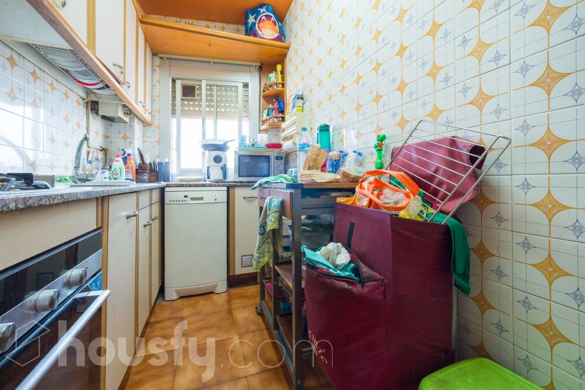 Housfy vende 🏡 luminoso piso ubicado en L'Hospitalet de Llobregat-12