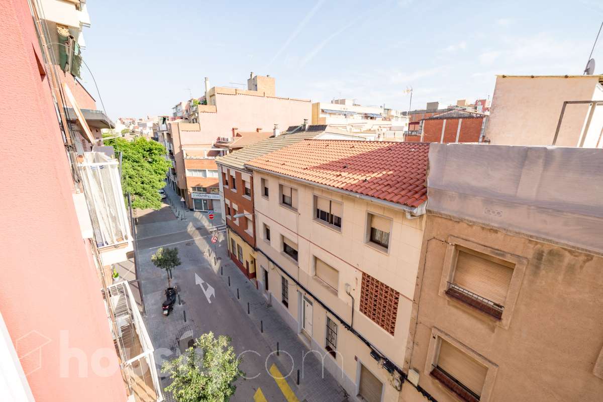 Housfy vende 🏡 luminoso piso ubicado en L'Hospitalet de Llobregat-24