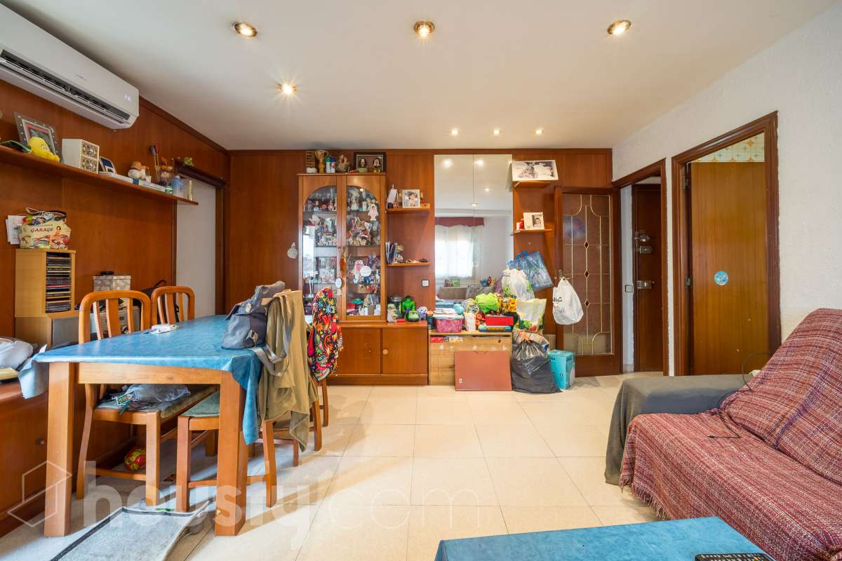 Housfy vende 🏡 luminoso piso ubicado en L'Hospitalet de Llobregat-3