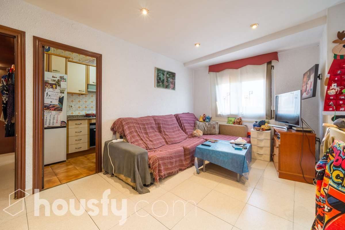 Housfy vende 🏡 luminoso piso ubicado en L'Hospitalet de Llobregat-2