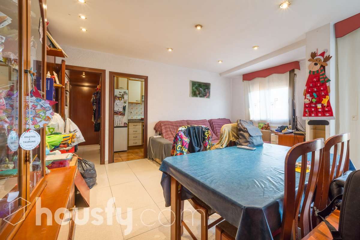 Housfy vende 🏡 luminoso piso ubicado en L'Hospitalet de Llobregat-4