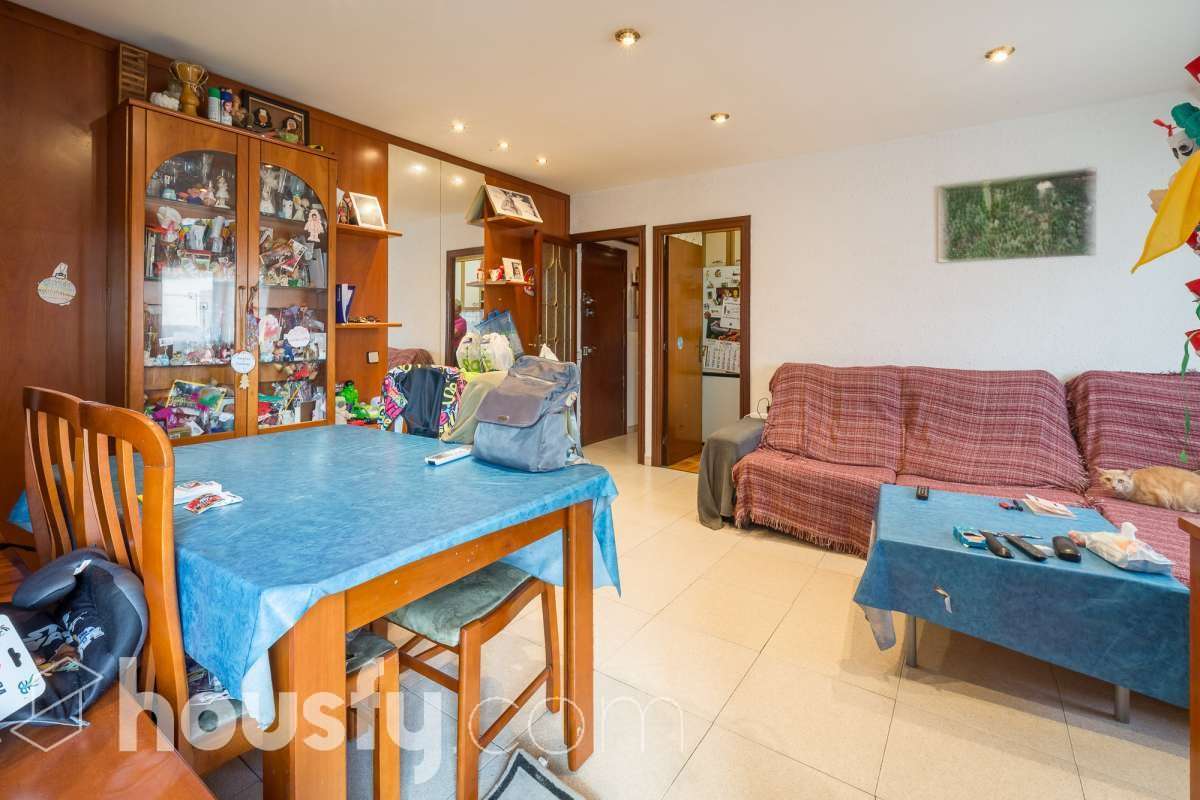 Housfy vende 🏡 luminoso piso ubicado en L'Hospitalet de Llobregat-5