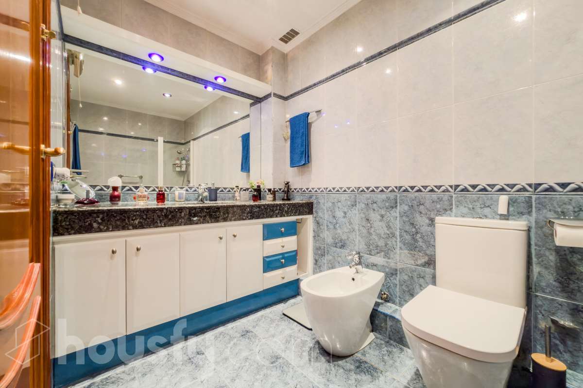 Piso de 4 habitación, con parket desde hace 2 años, y habitaciones pintadas hace 3 años, caldera nueva hace 18 meses-18