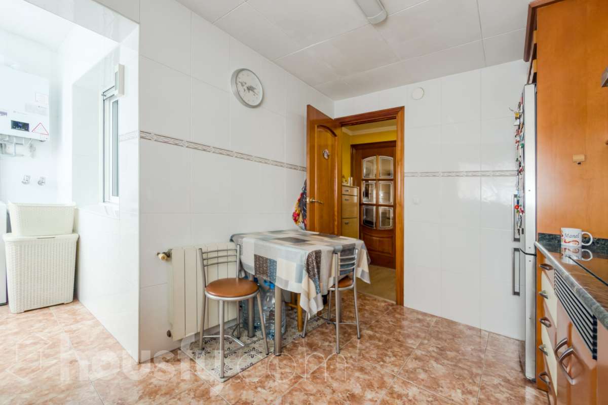 Piso de 4 habitación, con parket desde hace 2 años, y habitaciones pintadas hace 3 años, caldera nueva hace 18 meses-16