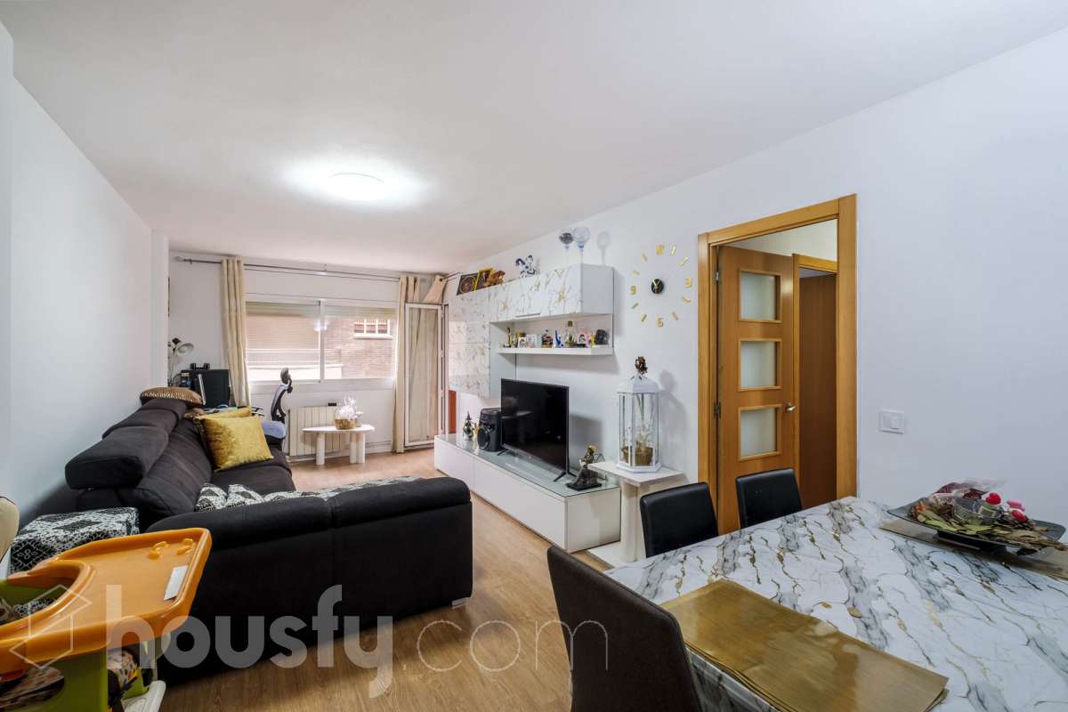 Piso familiar de 4 habitaciones con plaza de garaje en Can Palet (Terrassa)