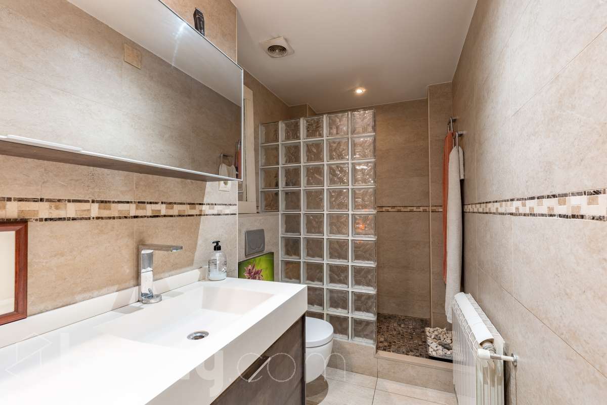 Piso luminoso con amplio comedor, 3 habitaciones, galeria y muchas posibilidades en Gracia!-23