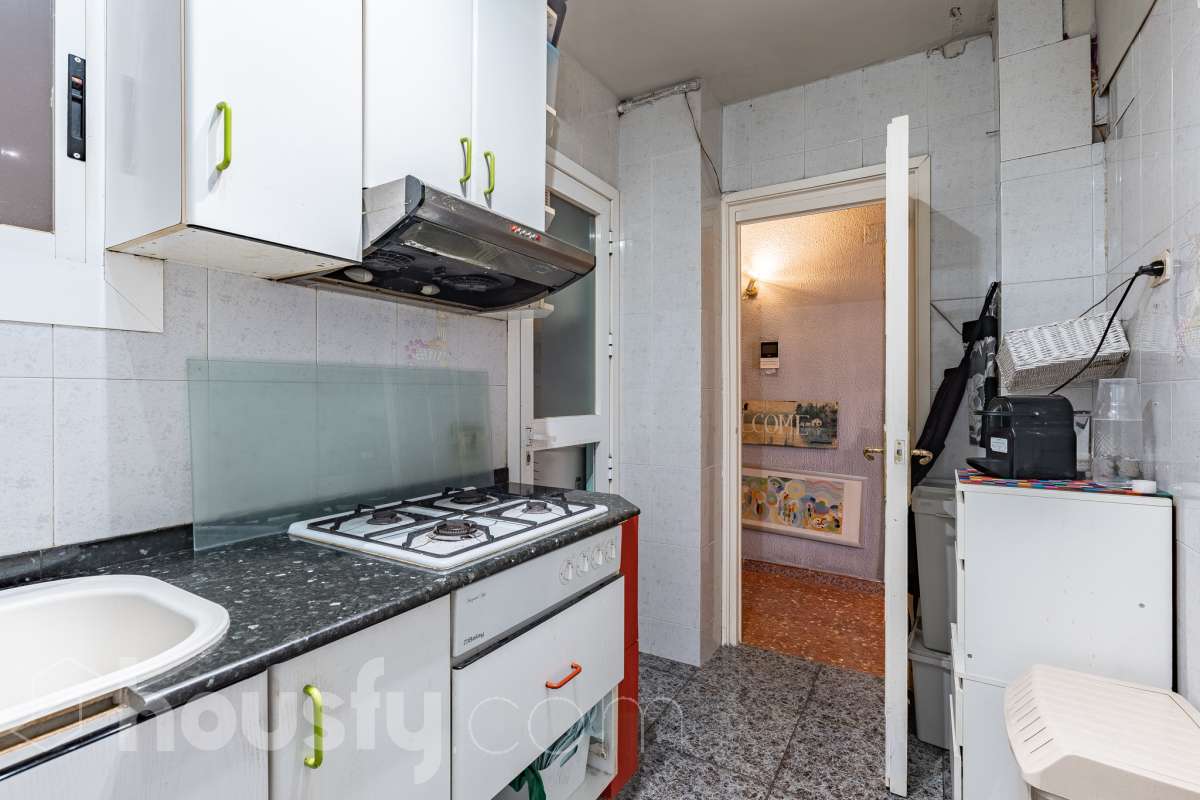 Piso luminoso con amplio comedor, 3 habitaciones, galeria y muchas posibilidades en Gracia!-12
