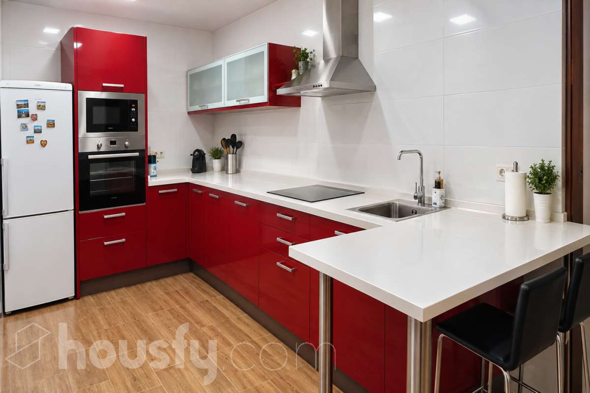 Housfy vende 🏡 luminoso piso ubicado en Badalona, el cuál consta de 45m2 útiles (verificados con la Dirección General de Catastro). Construido en el año: 1965. VIVIENDA ALQUILADA, PRODUCTO DE INVERSIÓN Distribución de estancias -Salón-comedor -2 Dormitorios -1 Baño -Cocina equipada Características específicas -Ascensor -Amueblado -Calefacción Zona y entorno Respecto a la ubicación, se sitúa en Badalona, municipio de Barcelona. Esta propiedad se encuentra cerca de transporte público, colegios, supermercados y farmacias. Aviso legal El precio de venta no incluye gastos de la compraventa como notaría, registro, impuestos, ni tampoco honorarios agencia. Esta publicación no es vinculante. Consulta siempre la nota simple con Housfy antes de formalizar la compraventa. Sobre nosotros Housfy es la plataforma integral de servicios inmobiliarios. Nuestra combinación de expertos y tecnología pone al alcance de todo el mundo servicios cómodos, claros y seguros. AICAT número: 7922. Nos encargamos de la gestión y asesoramiento de la compra. ¡Olvídate de todo! Hacemos los trámites por ti. Y, si además necesitas financiación, ponemos a tu disposición un bróker hipotecario para ayudarte a conseguir las mejores condiciones para tu perfil económico. ¿Quieres visitarla? Contacta con Housfy y agenda tu visita sin compromiso. Más información en: housfy.com En cumplimiento de la Ley 8/2026 en Cataluña, el certificado de presencia o ausencia de amianto se encuentra en proceso de tramitación.-6