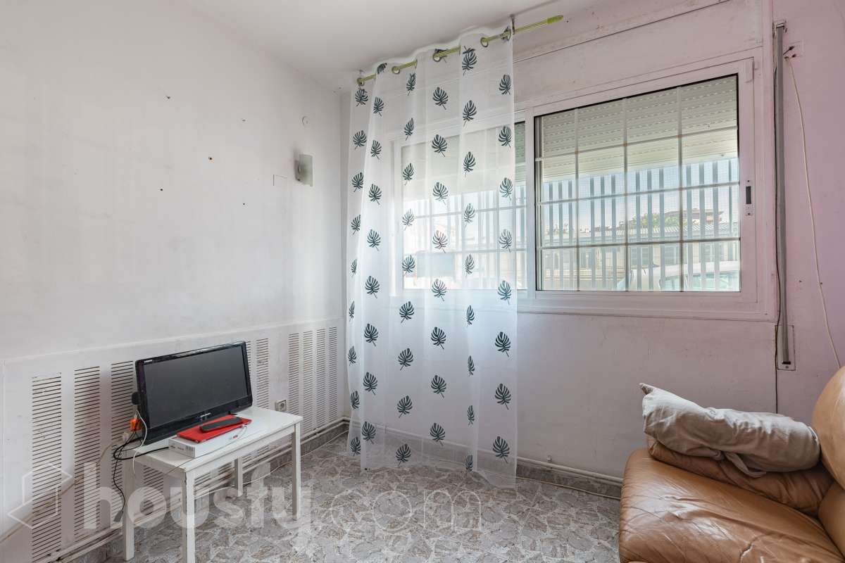¡Planta baja con gran terraza de 40 m² y luz todo el día en Les Arenes!-9