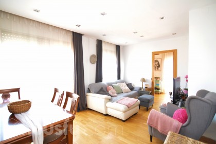 Piso en venta en Calle Latorre De