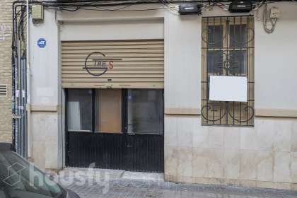 inmobiliaria housfy vende bajo en Calle Francisco Moreno Usedo