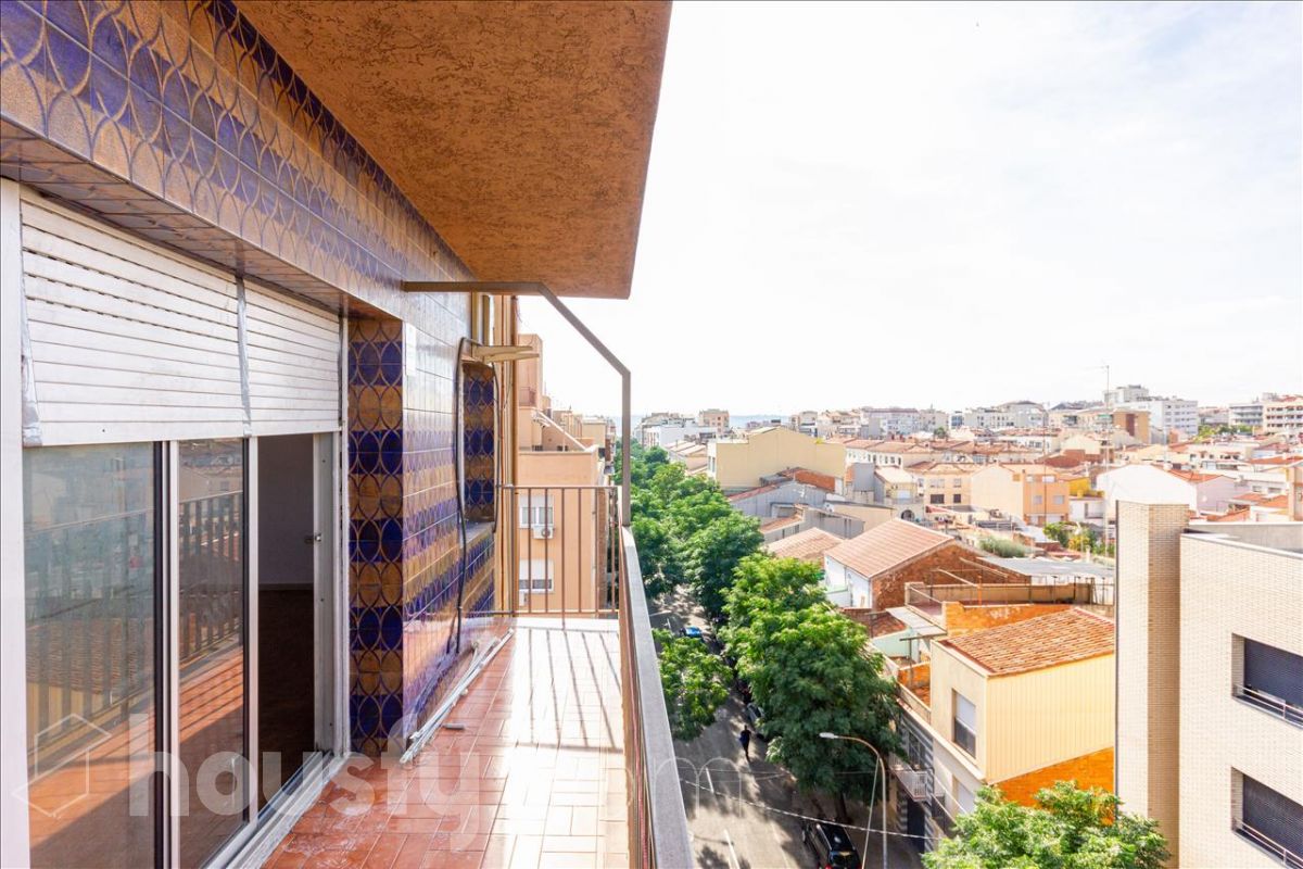 Piso en venta en Calle Brutau, La Creu de Barberà - Avinguda - Eixample, Sabadell