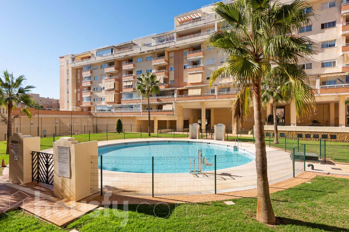 Piso en venta en Avenida del Editor Ángel Caffarena, Teatinos, Málaga