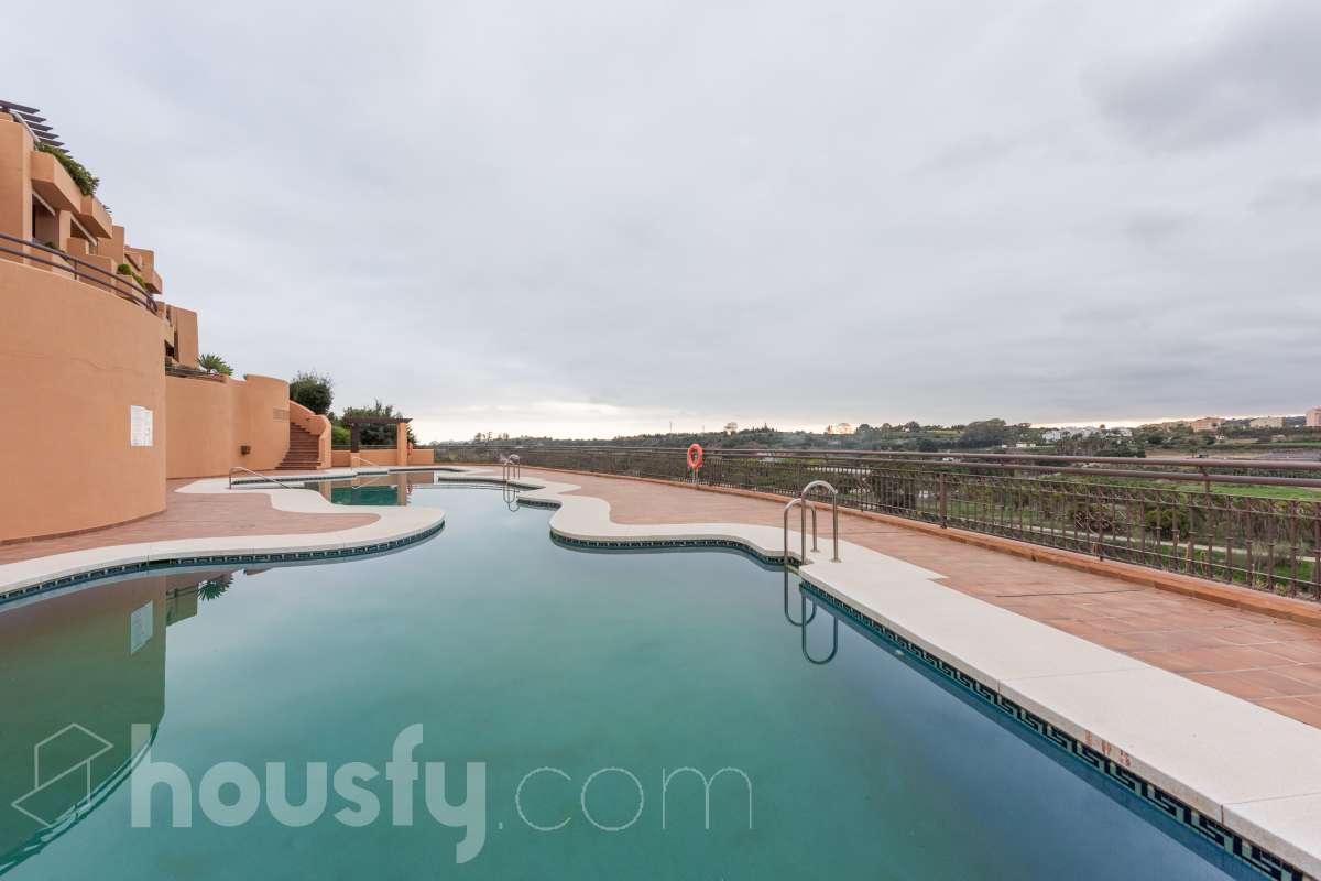 Piso en venta en Calle Islas Bermudas, Benamara-Atalaya, Estepona