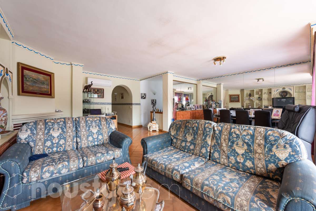 Duplex en venta en Avenida Andalucia, Benahavís, Benahavís