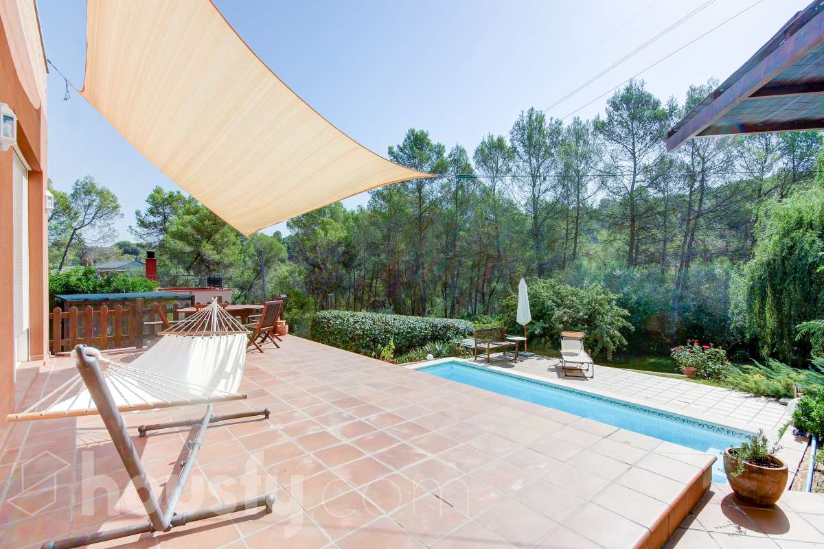 Casa en venta en Carrer Tres, Corbera de Llobregat