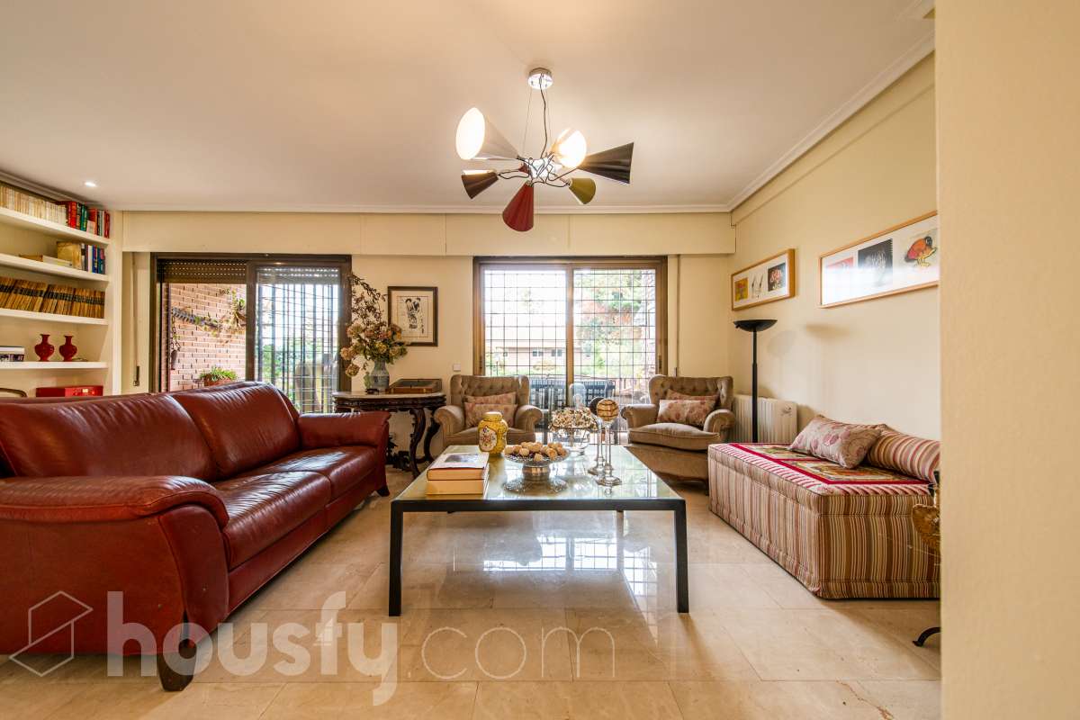 Casa en venta en Calle de Rafael Villa, Moncloa, Madrid