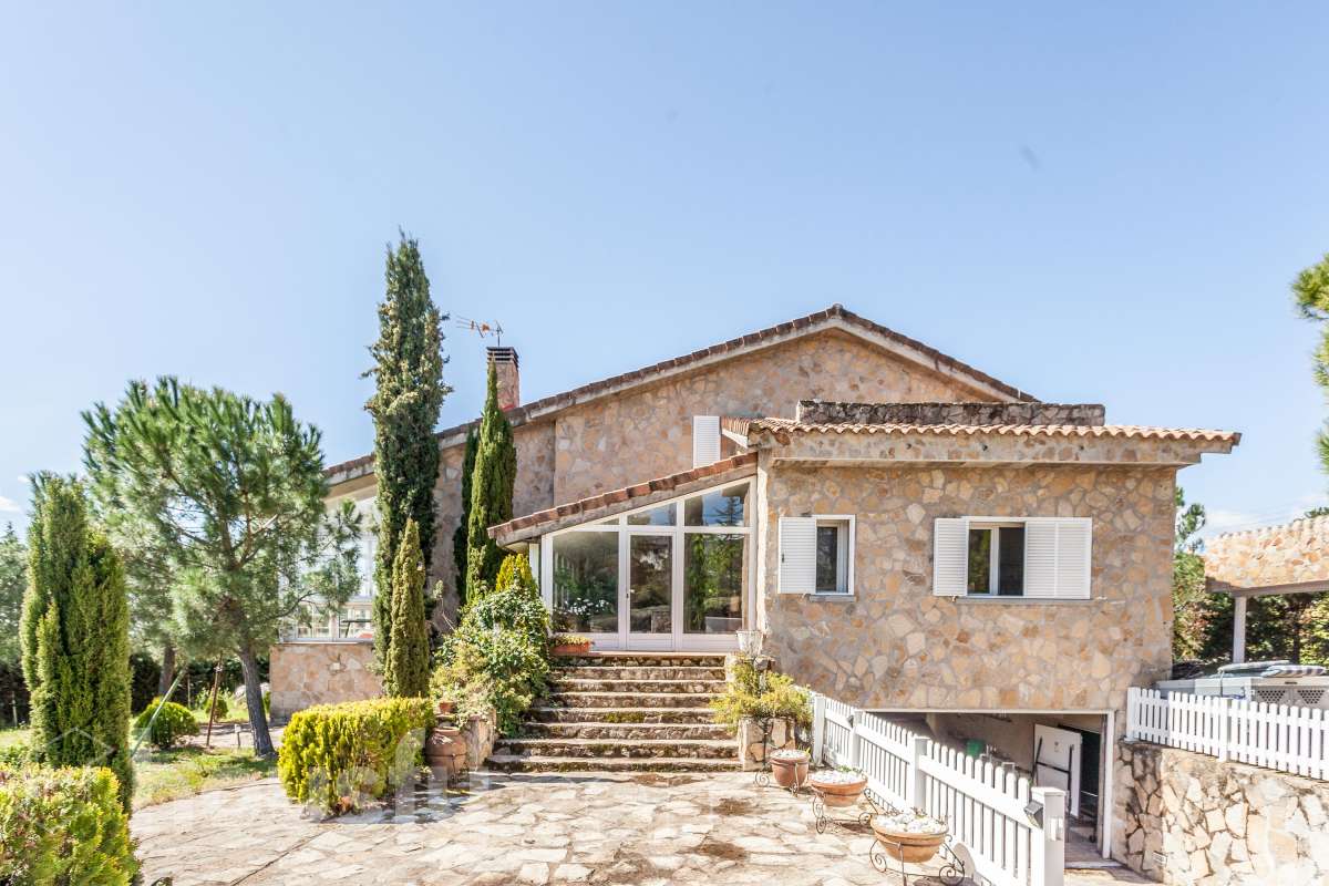 Casa en venta en Calle Monasterio, Pino Alto - Navarredonda, Valdemorillo