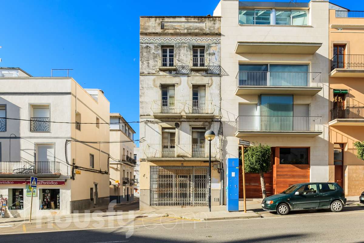 Edificio en venta en Carrer Mare de Deu de Montserrat, Centre, Sant Carles de la Rápita