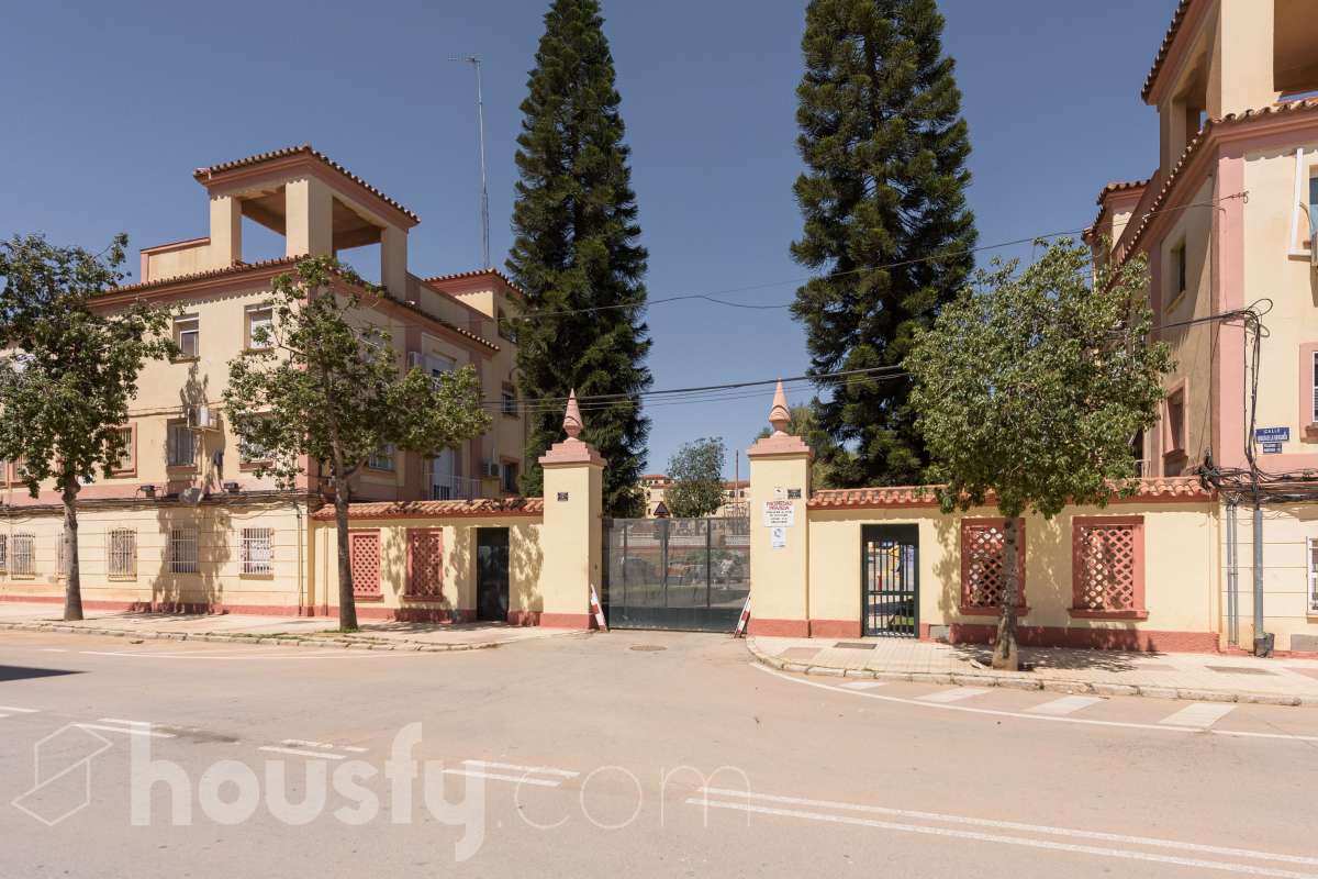 Bajo en venta en Plaza del Fuerte, Cruz de Humilladero, Málaga