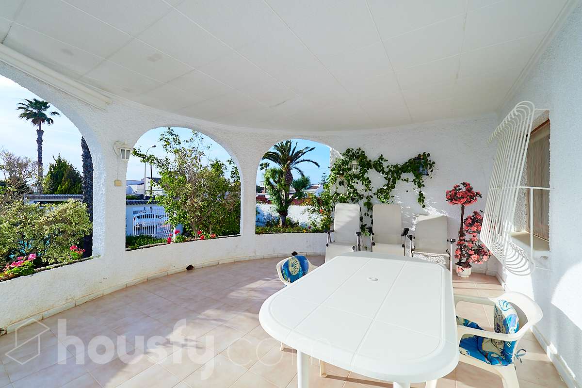 Casa en venta en Calle Estella, La Siesta - El Salado - Torreta, Torrevieja