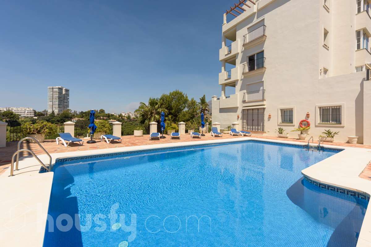 Piso en venta en Avenida de la Alcudia, Rio Real-Los Monteros, Marbella