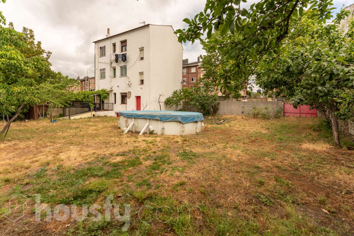 Casa en venta en Avenida de Pontevedra, Flores de Sil, Ponferrada
