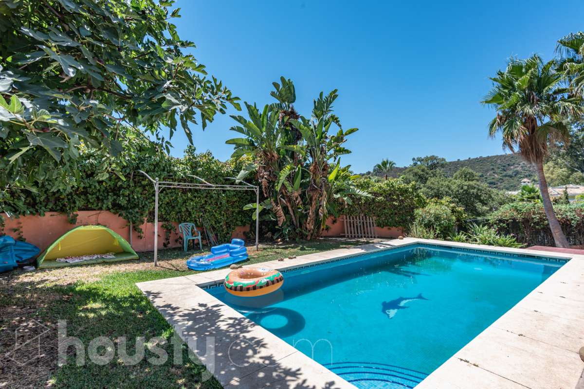 Casa en venta en Calle Reino de España, Altos de Estepona, Estepona