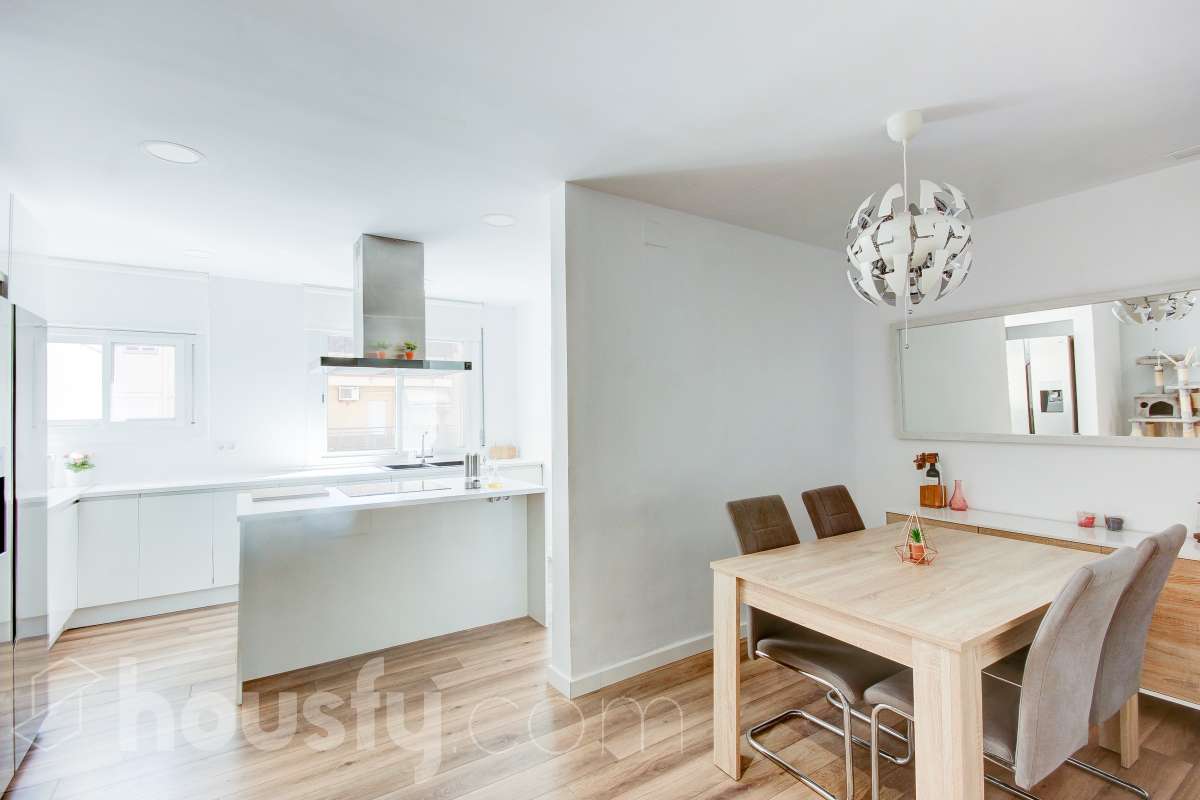 Piso en venta en CL ALCOLEA,, Sants-Montjuïc, Barcelona