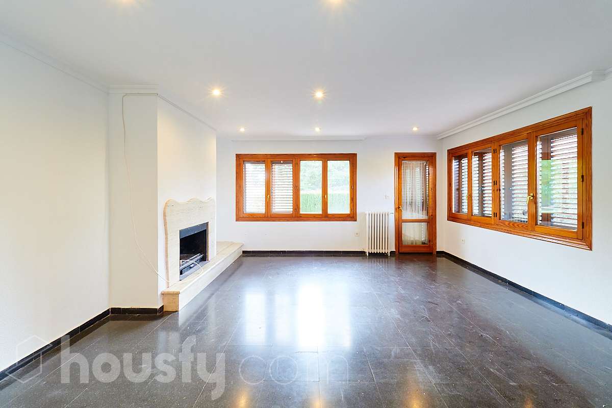 Casa en venta en Calle Poeta Antonio Marín, Villena