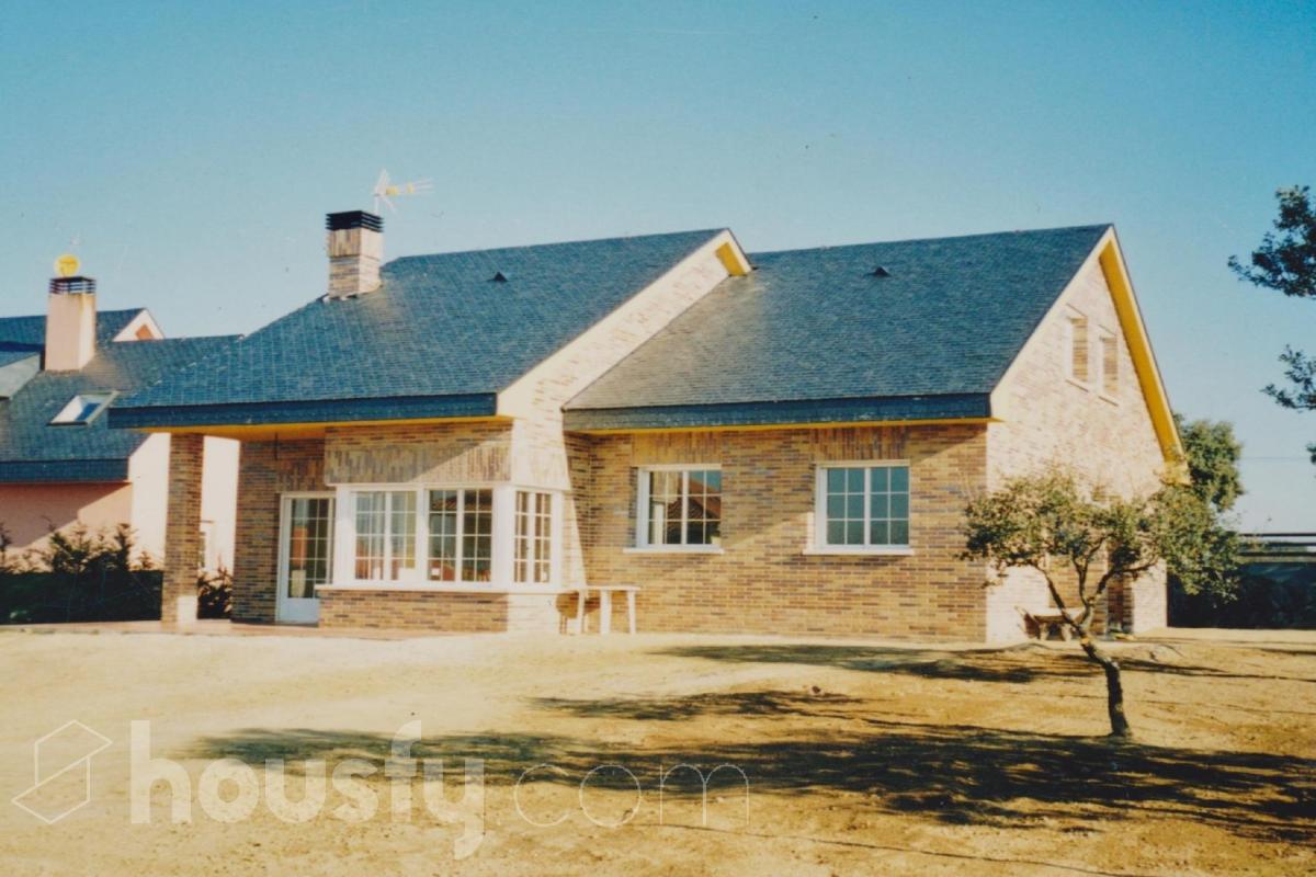Casa en venta en Calle Infanta Beatriz, Mojadillas - Parque de las Infantas - El Paraiso, Valdemorillo