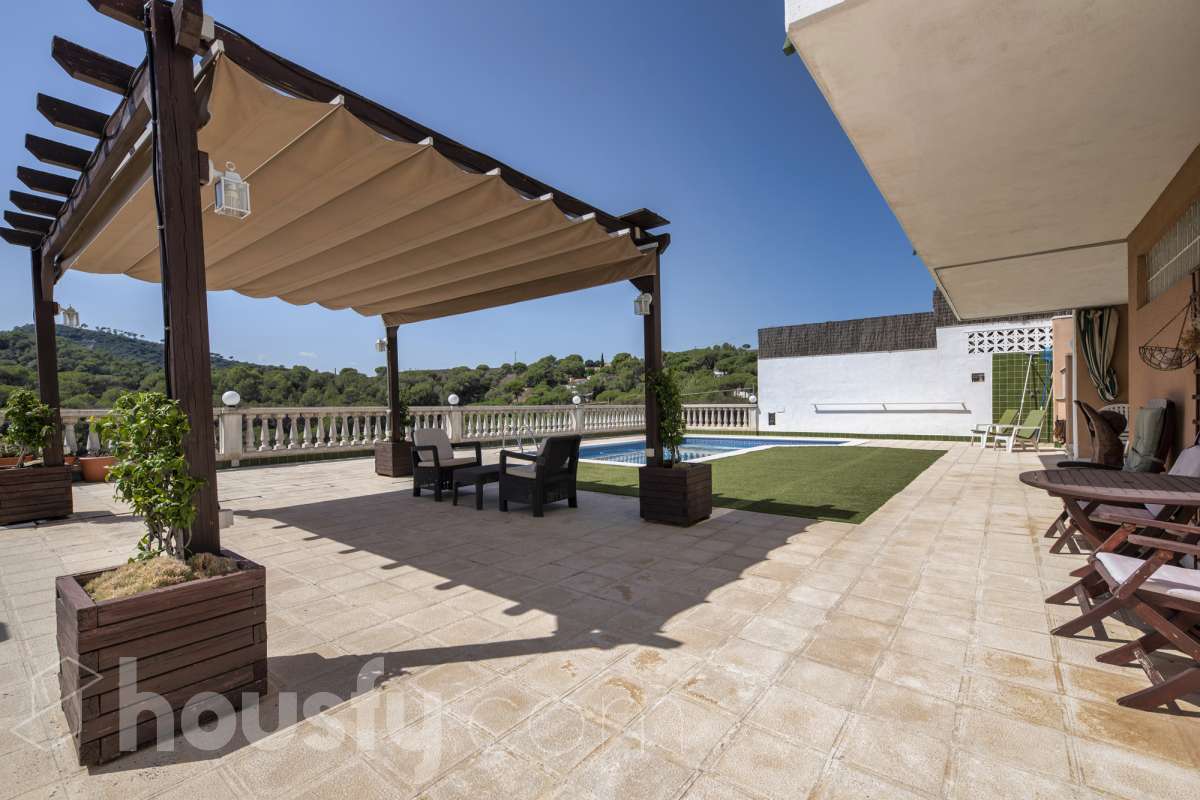 Casa en venta en Carrer Montgoi, Castellví de Rosanes