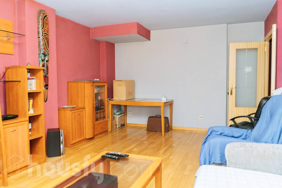 Bajo en venta en Calle Dodge, Usera, Madrid
