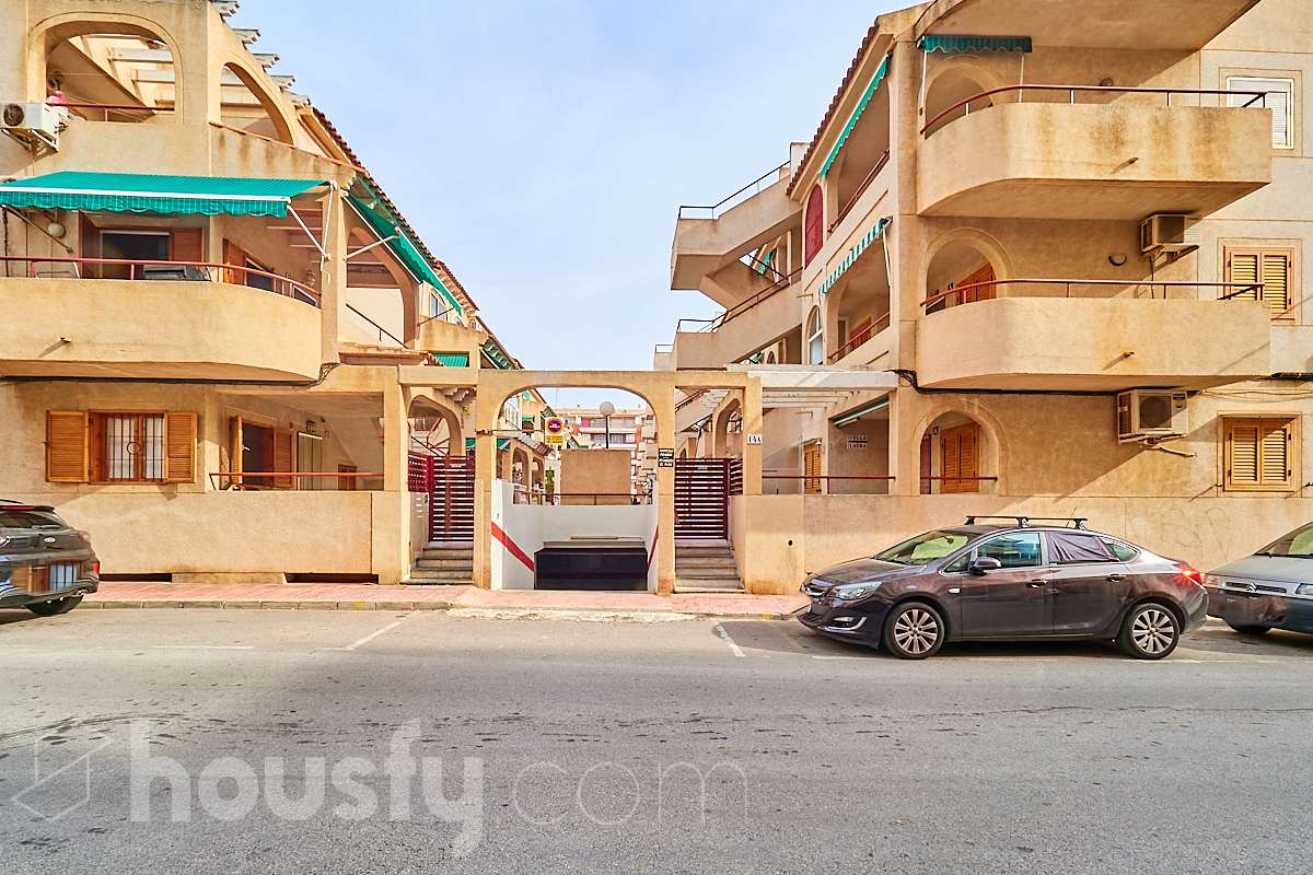 Piso en venta en Calle Valencia, El Acequión - Los Náufragos, Torrevieja