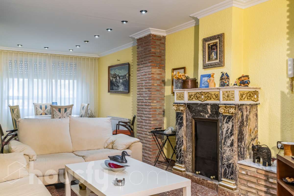 Casa en venta en Calle Tarragona, Serra