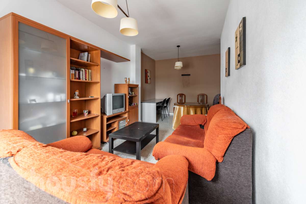 Bajo en venta en AV CHELES, Olivenza