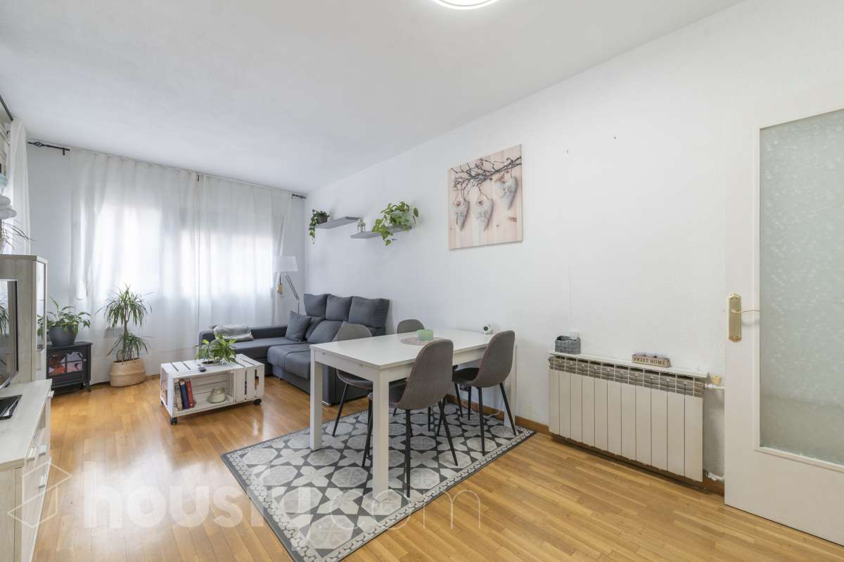 Piso en venta en Avinguda de la Mare de Déu de Montserrat, Horta Guinardó, Barcelona