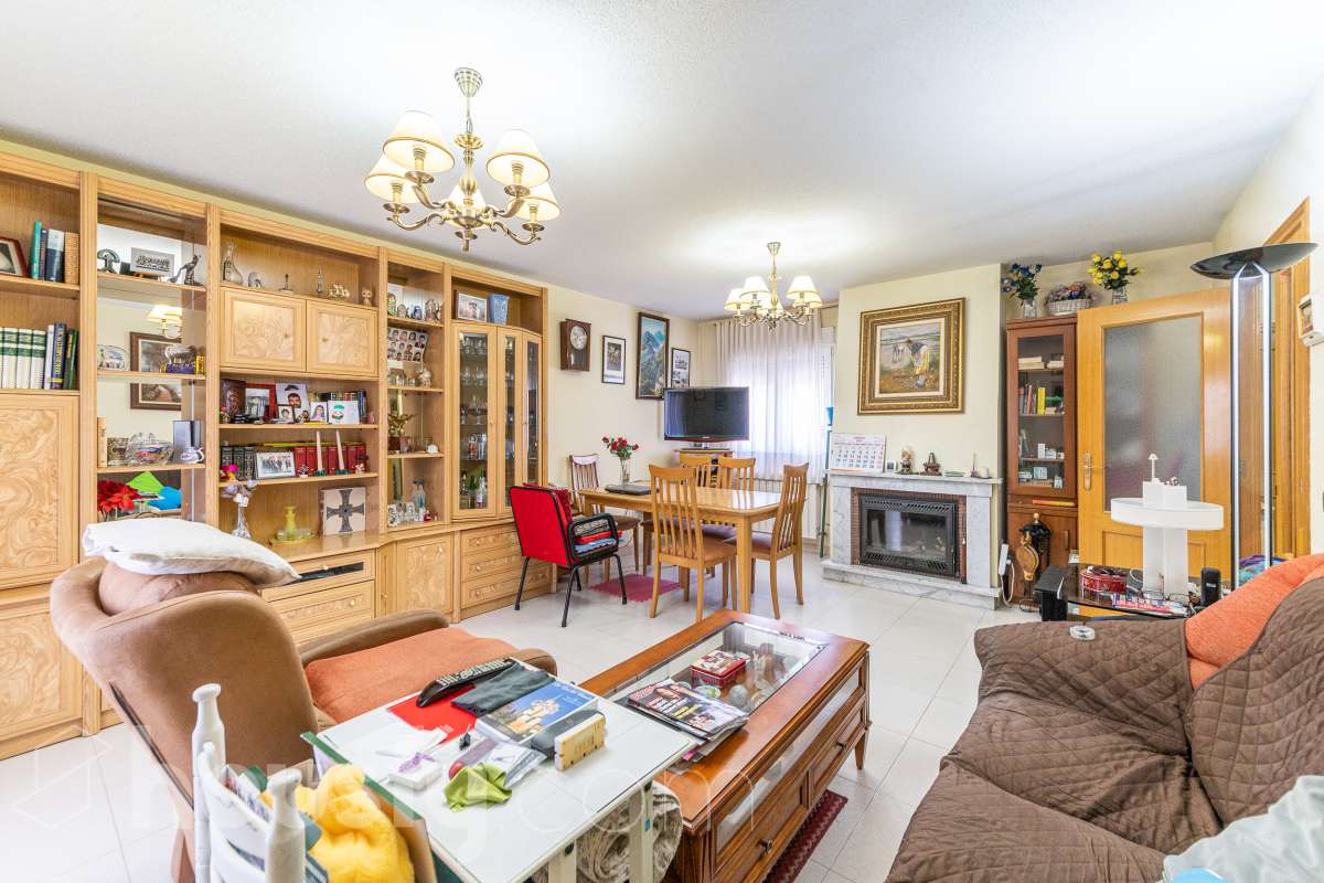 Casa en venta en Calle de la Vendimia, Velilla de San Antonio