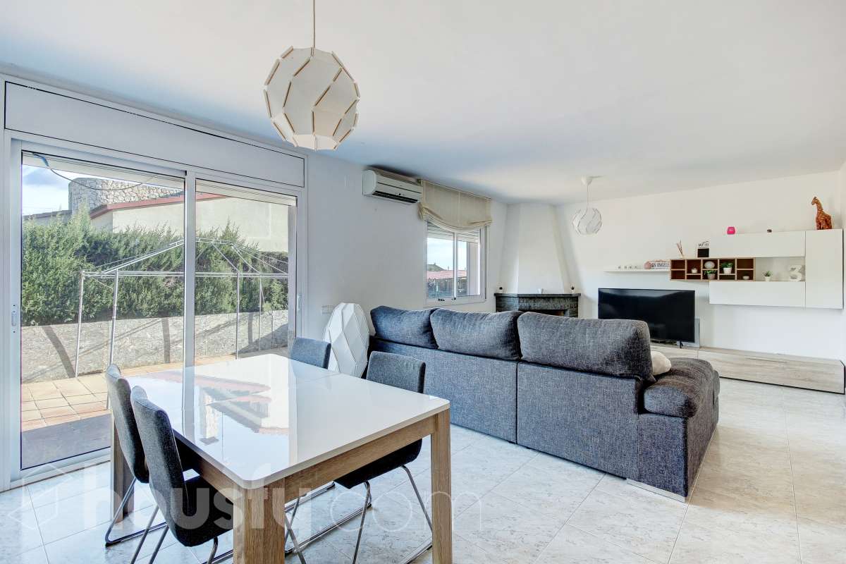Casa en venta en CL LLAVINA, Caldes de Montbui
