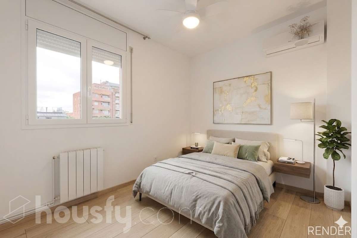 ¡Housfy presenta espectacular dúplex en la inmejorable zona de Plaza Gal.la Placidia ! Si buscas un piso con amplio, con luz y ubicación inmejorable es tu ocasión. El inmueble se encuentra en una 3ª planta de finca con ascensor construida en 1988, y dispone de 105m² construidos, distribuidos en: - 2 habitaciones dobles exteriores - 2 habitaciones medianas interiores - 3 baños completos (2 con bañera y 1 con plato ducha) - Cocina independiente - Salón-comedor amplio, cálido y muy luminoso. La finca está exenta de la ITE ya que es del año 1988. La orientación NORESTE garantiza una excelente luminosidad natural durante todo el día y luz directa que te permite disfrutar del sol por la mañana. La zona de Plaça de Gal·la Placídia es una de las ubicaciones más valoradas entre Gràcia y Sant Gervasi, gracias a su combinación de vida de barrio, actividad comercial y excelente conexión con el resto de Barcelona. Rodeada de cafeterías, restaurantes, comercios de proximidad y espacios emblemáticos como el Mercat de la Llibertat, ofrece un ambiente dinámico y residencial a la vez, ideal tanto para vivir como para invertir. En cuanto al transporte público, la comunicación es excelente. A escasos pasos se encuentra la estación de FGC Gràcia, con acceso directo a las líneas L6 y L7 y conexión rápida con Plaça Catalunya y el Vallès. También muy próximas están las estaciones de metro Fontana (L3), Diagonal (L3 y L5) y Pl. Molina. Además, numerosas líneas de autobús y estaciones de Bicing facilitan la movilidad diaria por toda la ciudad. Una ubicación privilegiada para quienes buscan disfrutar de la esencia de Barcelona con todos los servicios, comercios y conexiones al alcance. Este anuncio contiene imágenes ilustrativas, con el objetivo de mostrar el potencial de la propiedad, y pueden diferir del resultado final. En cumplimiento de la Ley 8/2026 en Cataluña, el certificado de presencia o ausencia de amianto se encuentra en proceso de tramitación.-9