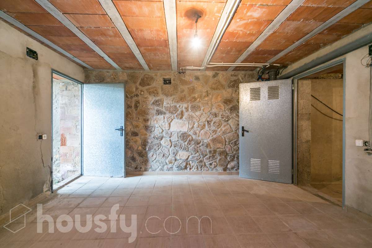 Casa 4 habitaciones con patio en Sant Marti de Tous-3